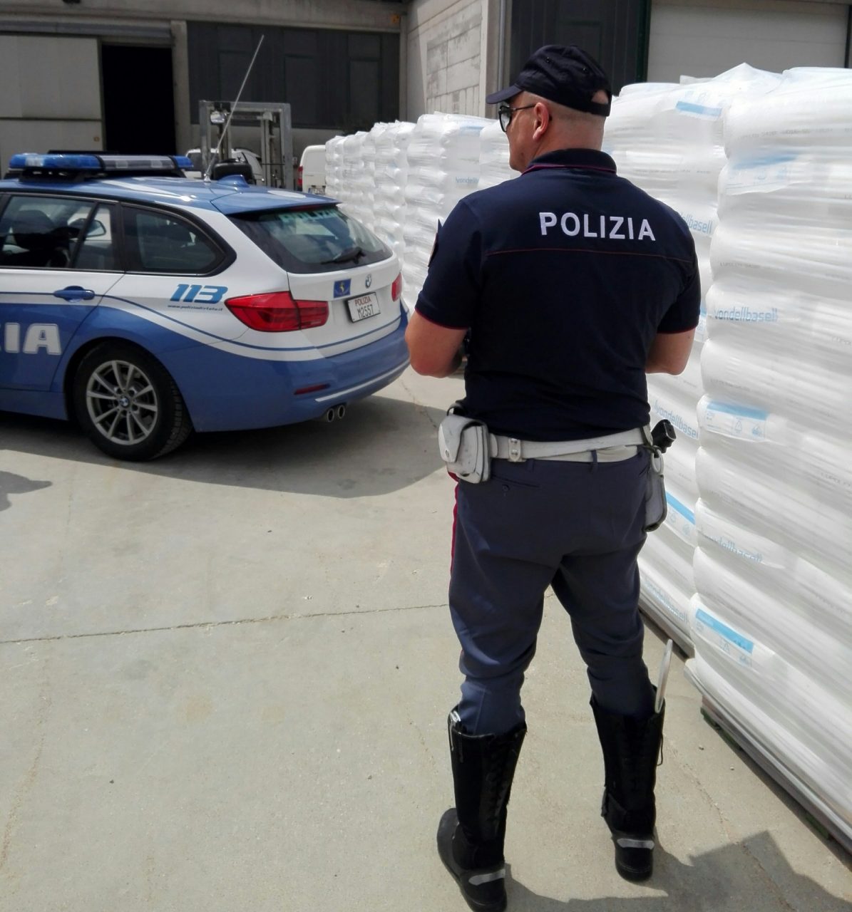 Associazione per delinquere: cinque arresti e indagini in corso tra Verona, Milano e Salerno. Un prestanome, autisti occasionali e prezzi concorrenziali hanno messo in crisi il mercato e truffato diverse aziende.