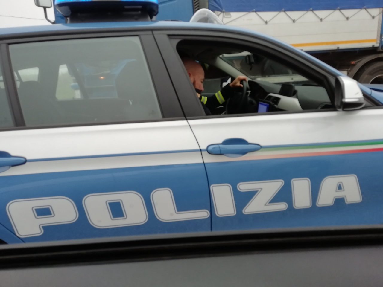 Associazione per delinquere: cinque arresti e indagini in corso tra Verona, Milano e Salerno. Un prestanome, autisti occasionali e prezzi concorrenziali hanno messo in crisi il mercato e truffato diverse aziende.