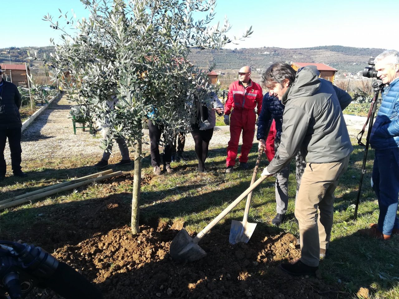 Negli orti per anziani di San Felice Extra, 6 nuovi alberi