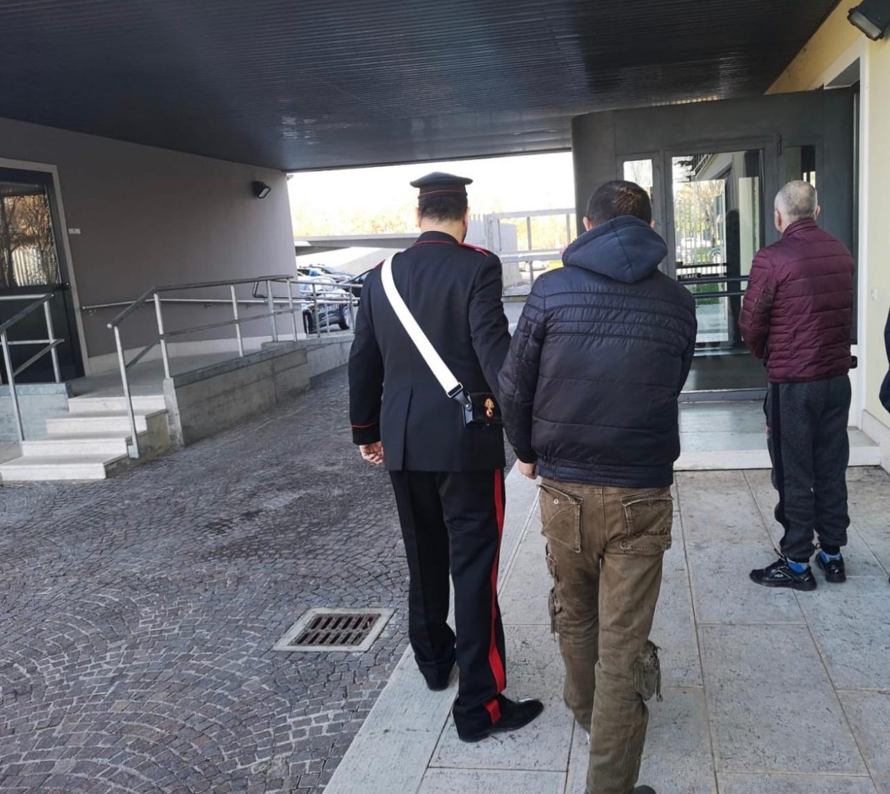 Tentato furto su camion in sosta: 2 arresti