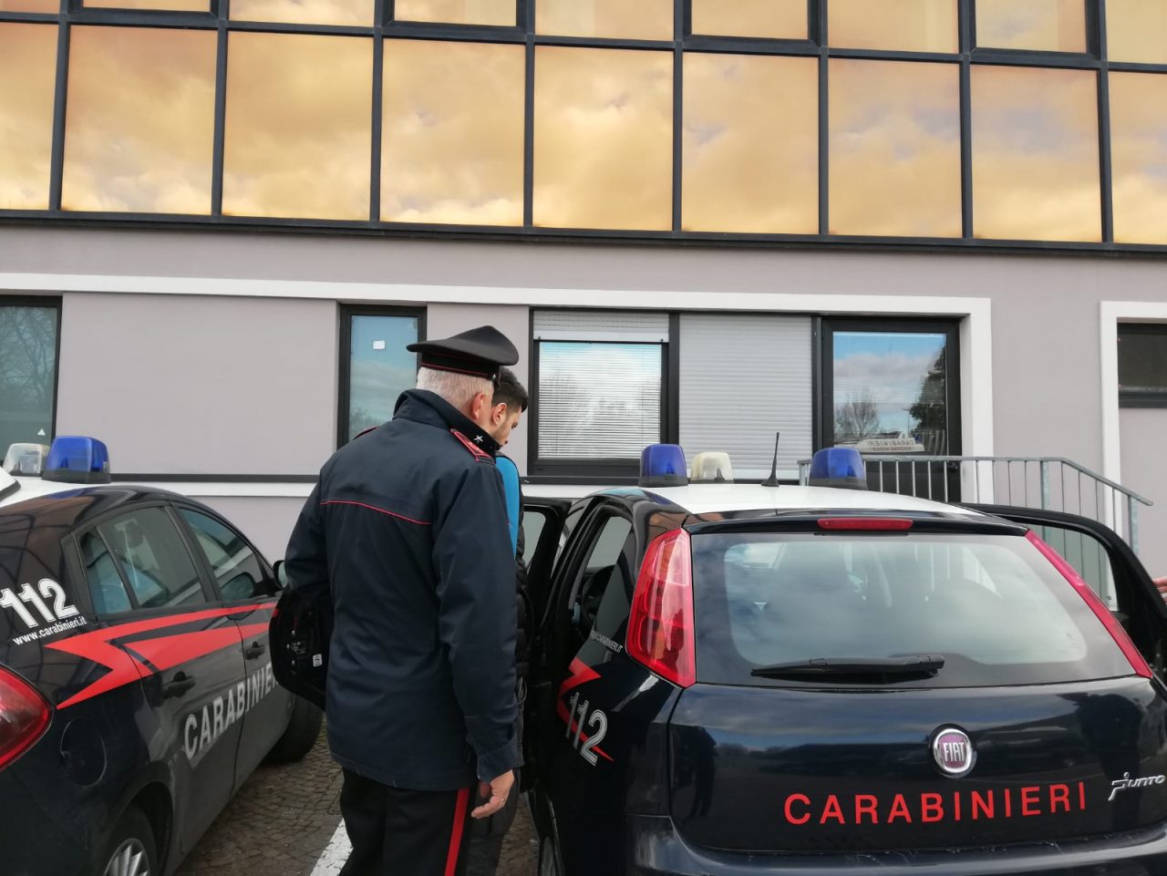 Rubano cosmetici al supermercato di Porto ma vengono arrestati