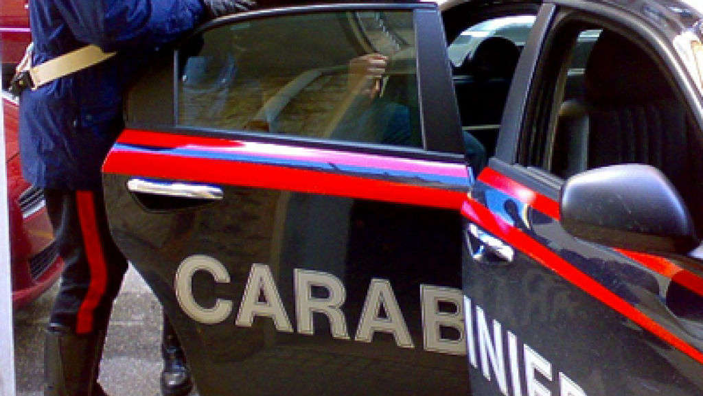 Maltratta la moglie: allontanato tenta di avvicinarla