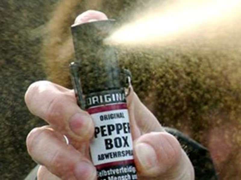 Spray al peperoncino in una scuola nel Bresciano: “moda” iniziata a Verona