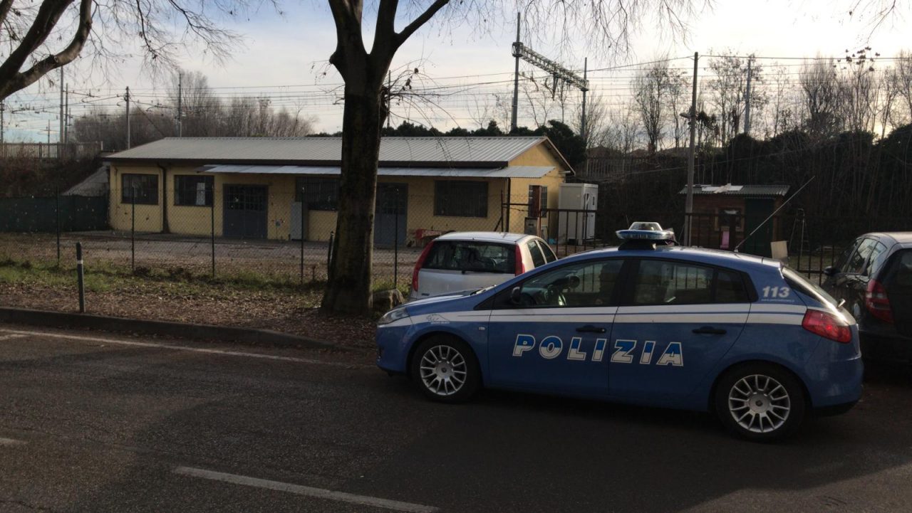 Aggredisce gli agenti, un uomo in manette