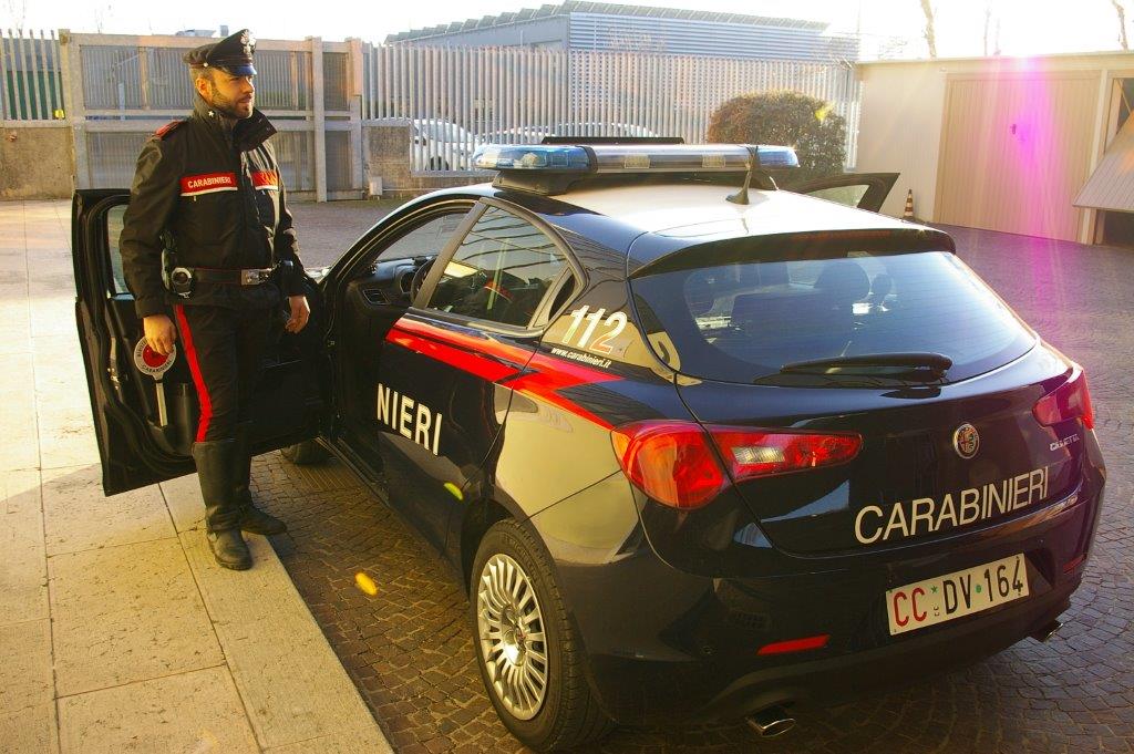 Colpisce i Carabinieri dopo essere stato fermato a un controllo