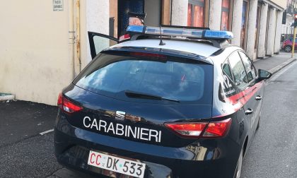 Non rispetta l'obbligo di firma e dà falsa identità ai carabinieri