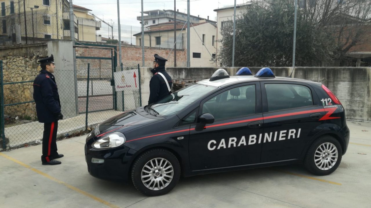 Litiga con un connazionale e poi si scaglia contro i carabinieri: arrestato 30enne