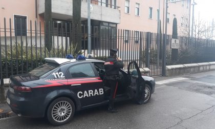 Passeggiava per il lungolago di Garda nonostante fosse ai domiciliari