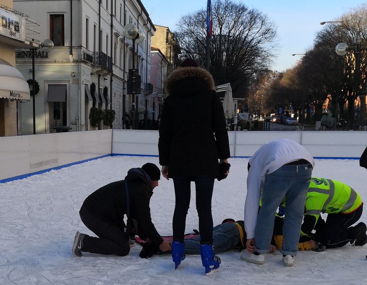 Brutta caduta sulla pista di pattinaggio a Legnago