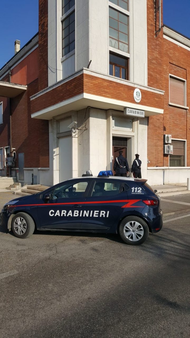 Rubava al centro commerciale: arrestato