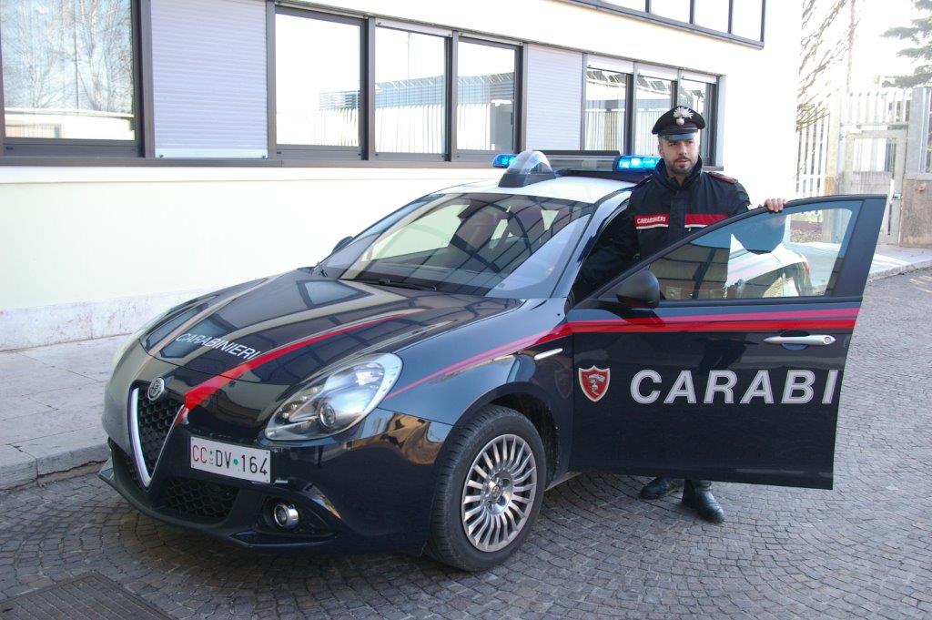 Tenta di rubare auto: arrestato
