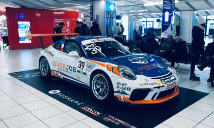 Porsche da corsa all'aeroporto Catullo di Villafranca