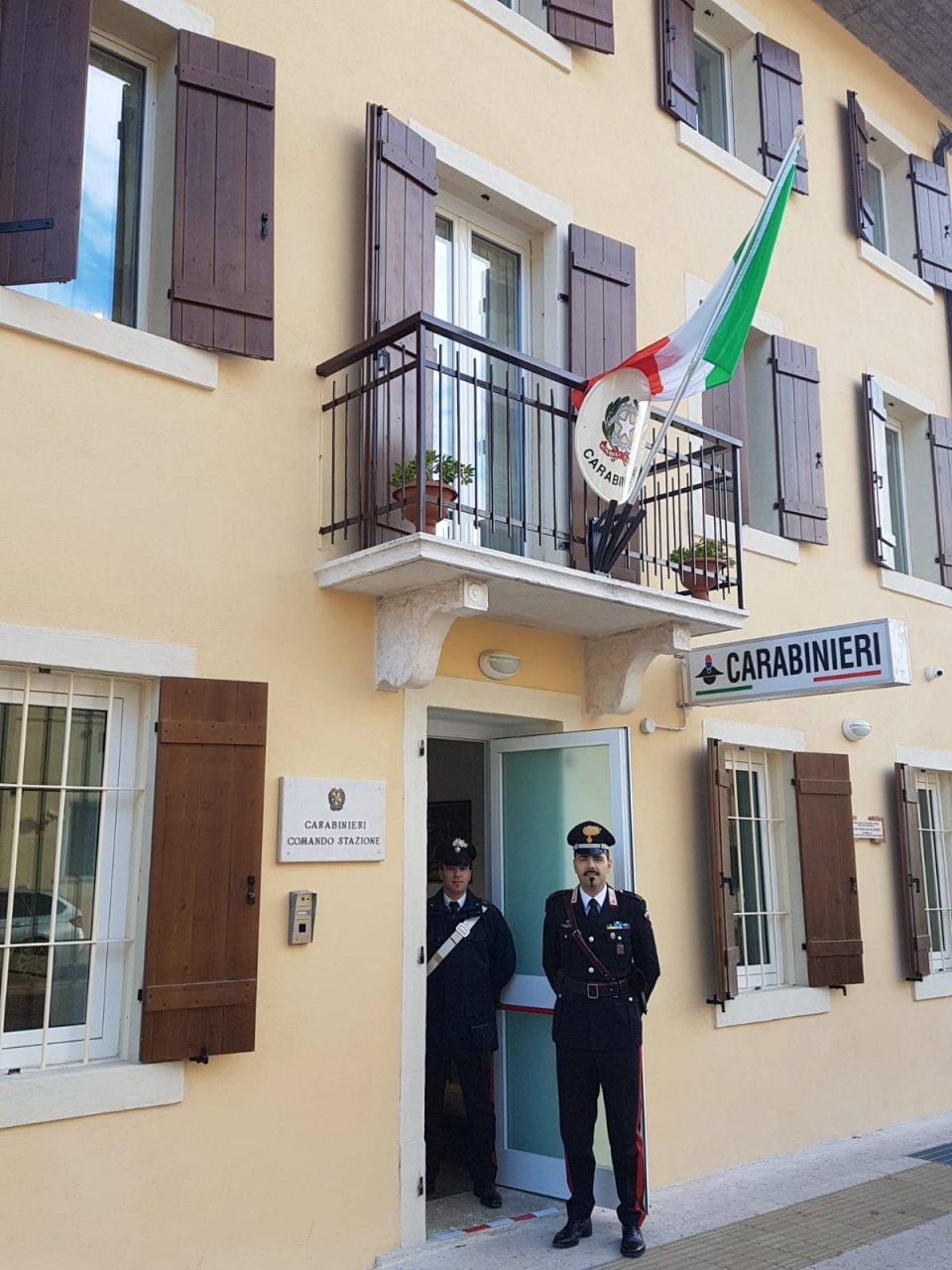 Riapre la stazione dei carabinieri di Negrar. Sono finiti i lavori di ristrutturazione sullo stabile che nel 2012 riportò le ferite dell'evento sismico.