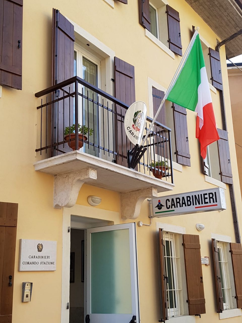 Riapre la stazione dei carabinieri di Negrar. Sono finiti i lavori di ristrutturazione sullo stabile che nel 2012 riportò le ferite dell'evento sismico.