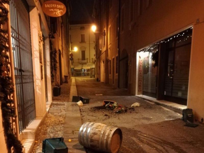 Vandali all’Hosteria da Mario