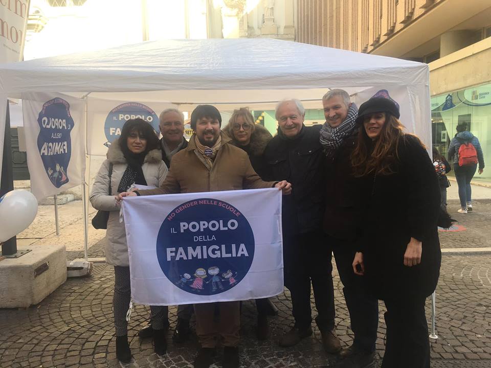 Reddito di maternità a Verona raccolta firme del Popolo della Famiglia