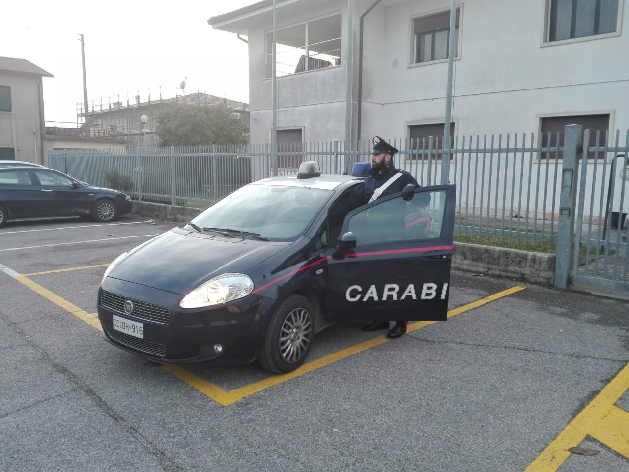 Si trovava tranquilamente al bar nonostante i domiciliari