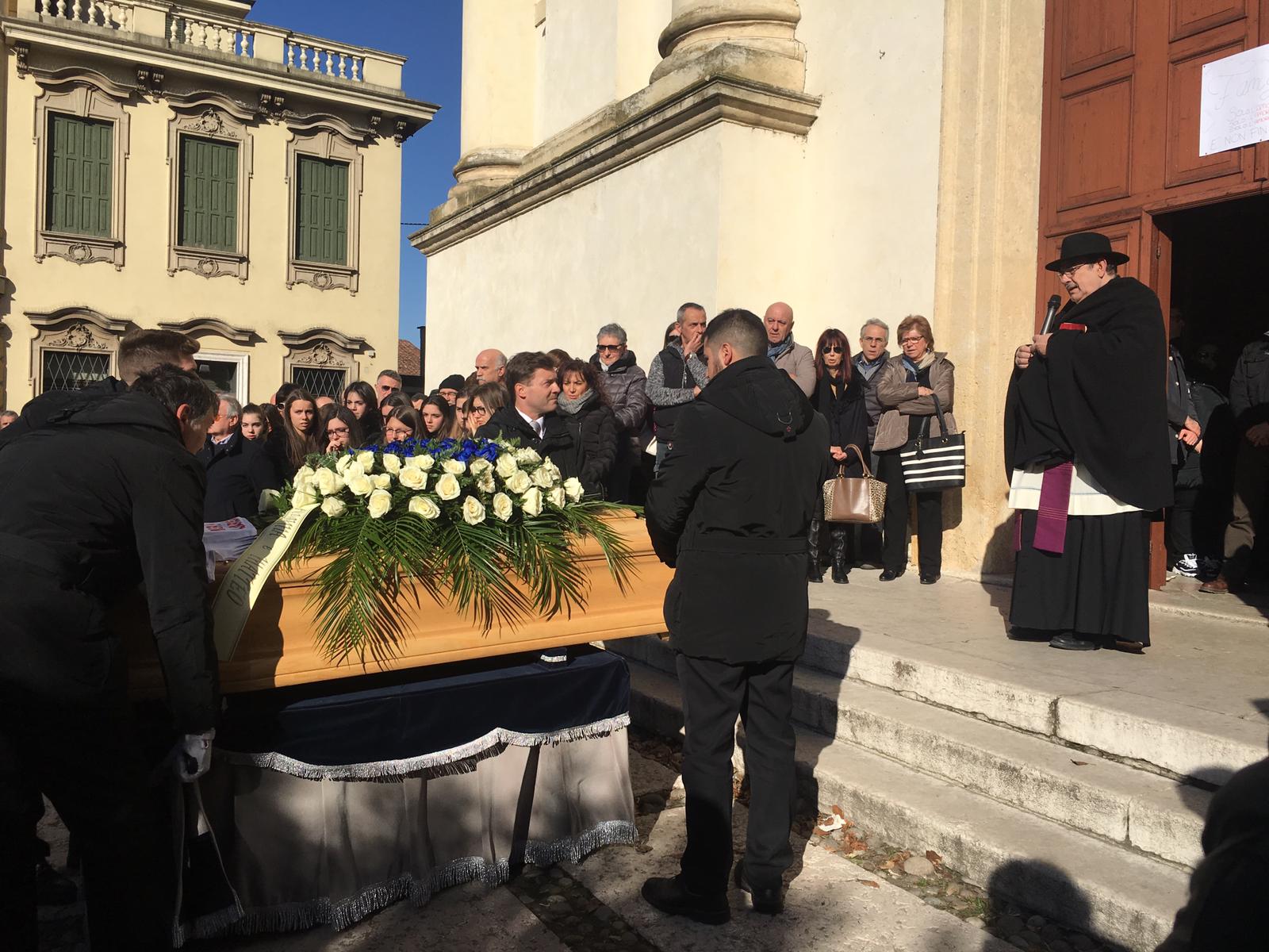 Funerale di Fabio Altobel, centinaia di persone per l'ultimo saluto