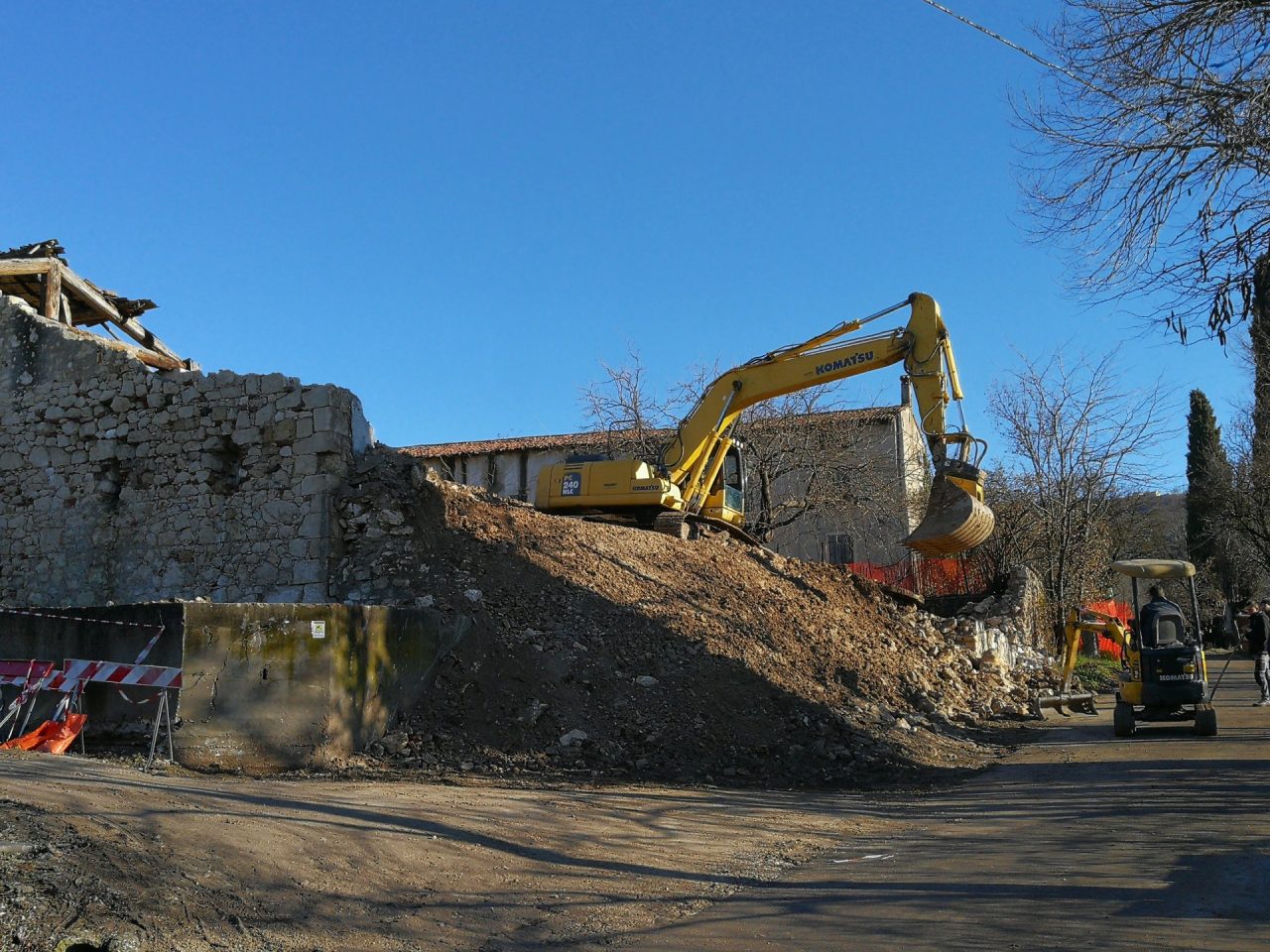 Maltempo nel week end a Montorio crolla una vecchia cascina VIDEO