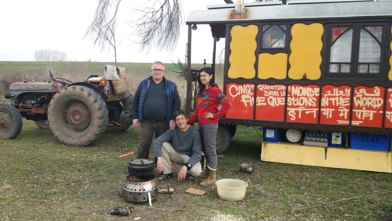 In viaggio verso l’India con il trattore
