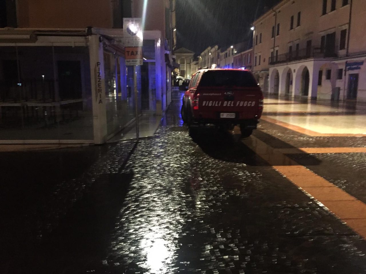 Anziano scomparso a Bardolino ricerche in corso nel lago