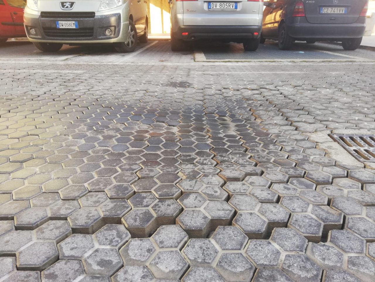 Piazza Villafranchetta “sprofonda”: pavimentazione stradale out