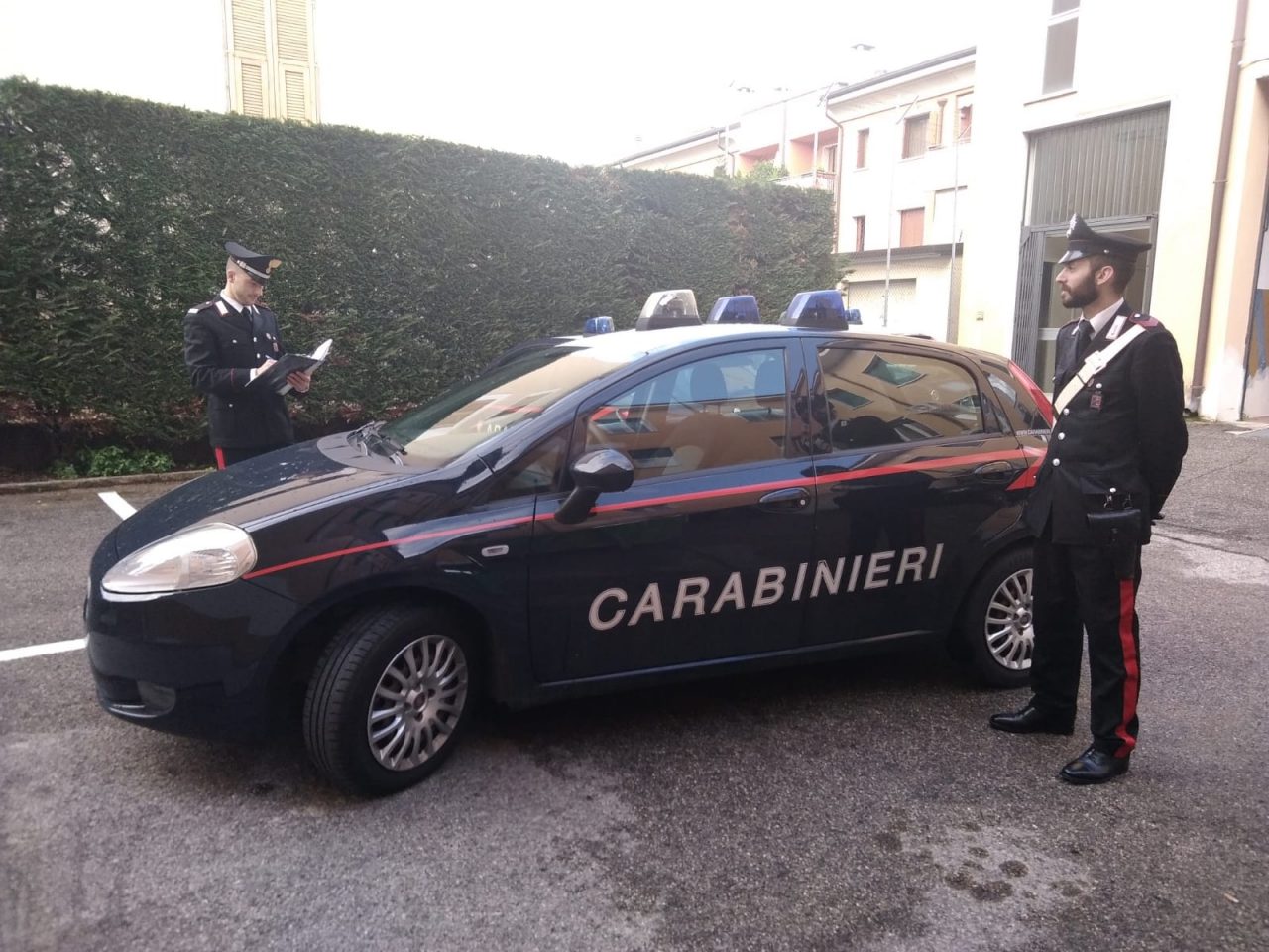 Tentato furto di auto a Nogara picchiano pure i Carabinieri