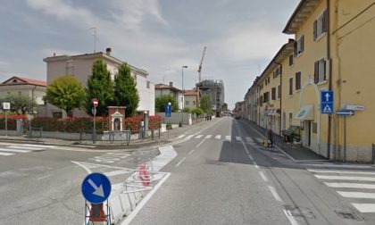 Auto contro motorino all'incrocio tra via Prina e via Pace