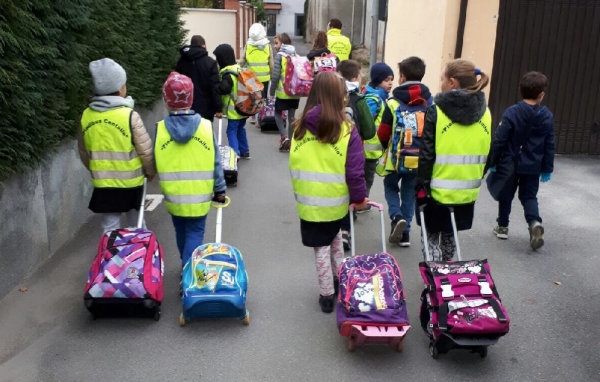 A scuola a piedi per tutelare l’ambiente, l’iniziativa di 18 istituti di Verona