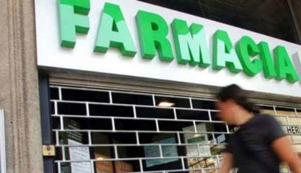 Farmacie veronesi sotto attacco, quattro furti in pochi giorni. Federfarma: “Danni importanti alle strutture”