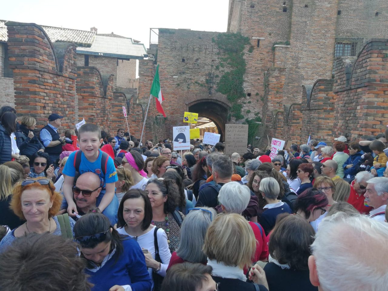 Congresso delle famiglie: le proteste bloccano Castelvecchio