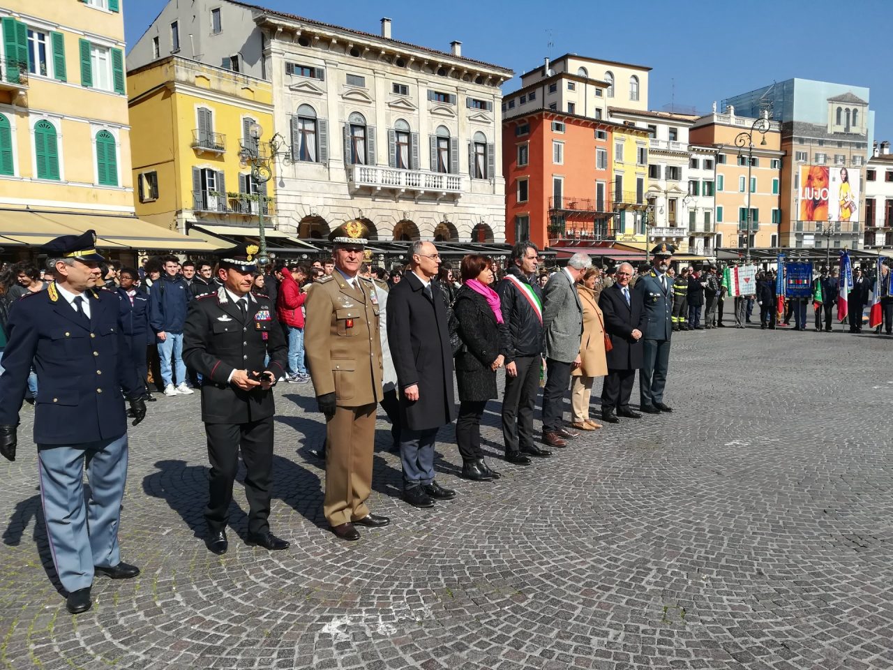 Inno e alzabandiera, 700 studenti festeggiano l’unità d’Italia