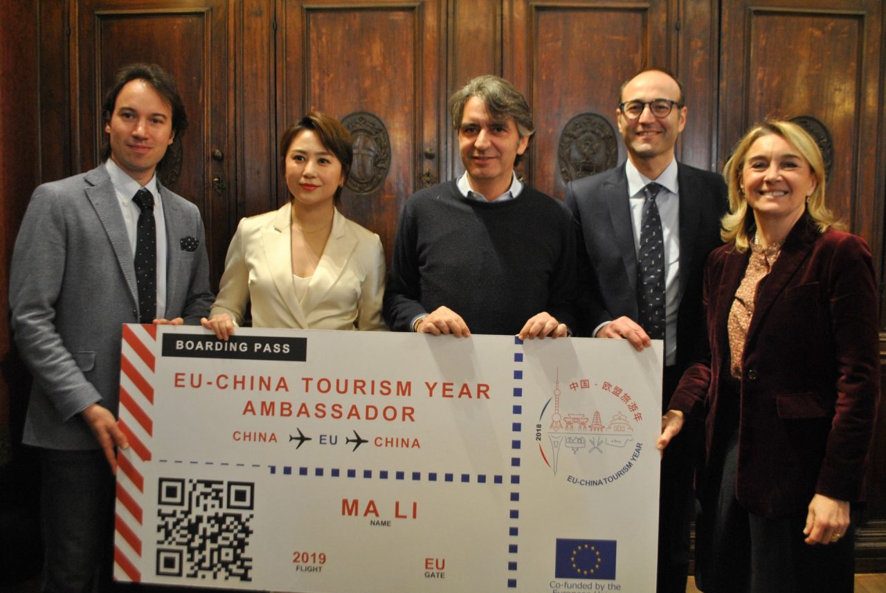 Ma Li a Verona, la super star cinese premiata in Comune