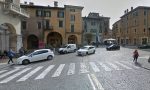 Fiat punto urta ragazzo a Porta Borsari