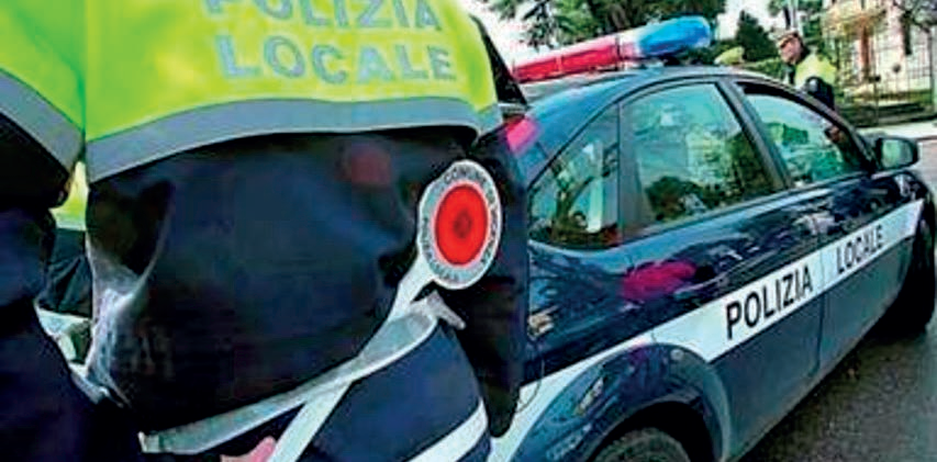 Danneggia auto in sosta, si cercano testimoni per rintracciare un Punto rossa