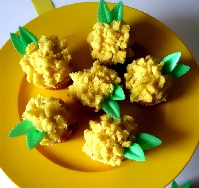 Torta Mimosa storia e ricetta del dolce dai piccoli fiori gialli