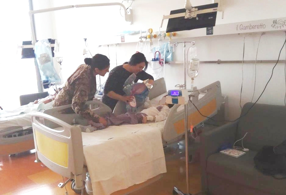 L’Esercito dona le uova di Pasqua ai bambini ricoverati in Borgo Trento