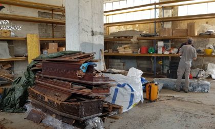 Defunti del Veneto stoccati in un capannone anziché cremati: scoperta shock dei Carabinieri FOTO