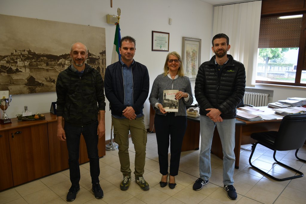 Consegnati i libri “26 aprile 1945” alle scuole, da oggi le biblioteche sono arricchite di un libro in più