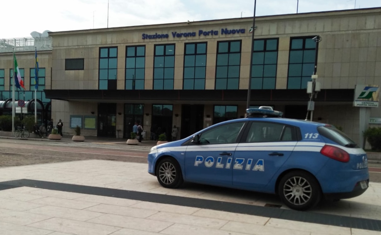 Gambiano rapina e aggredisce un pakistano a Verona per rinnovare il permesso di soggiorno