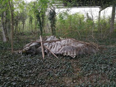 Amianto e rifiuti nel capannone abbandonato tra San Martino e Verona