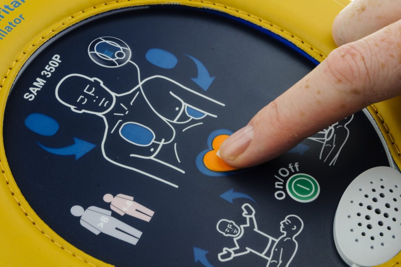 Croce Bianca Verona dona tre defibrillatori alla provincia