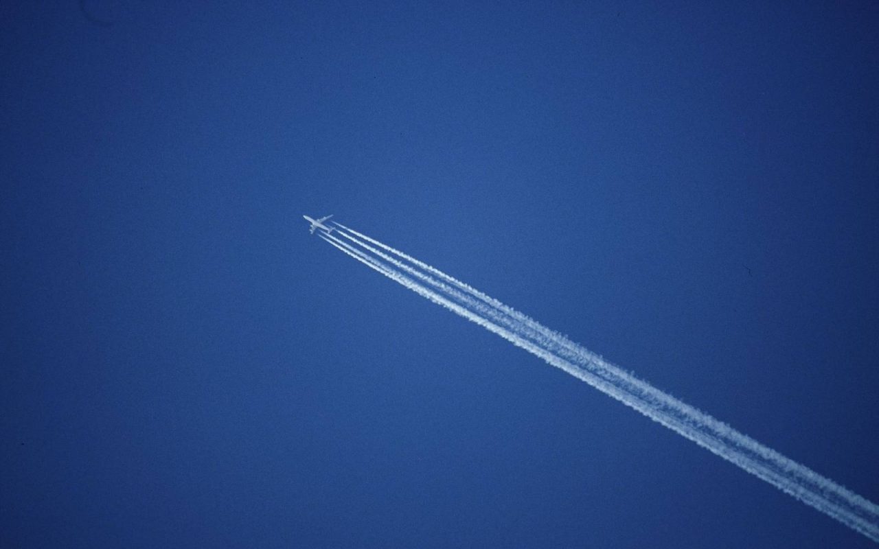 Aereo in volo sul Trentino ha un guasto e versa tonnellate di cherosene