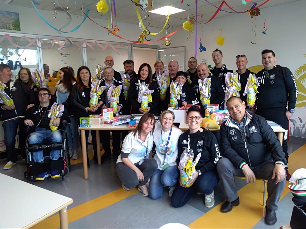 Il Team Giulia a Borgo Trento per portare le uova di Pasqua ai bambini FOTO