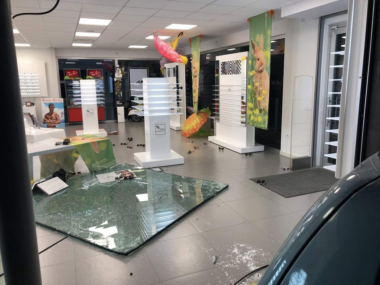Furto alla Nuova Ottica Lux di Villafranca