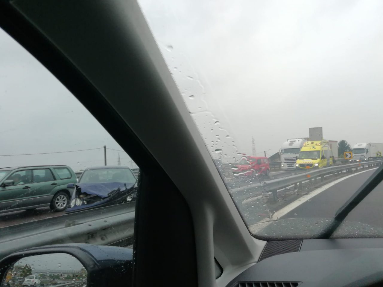 Incidente e pioggia, pomeriggio di passione in tangenziale sud