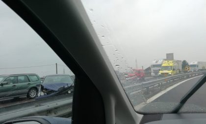 Incidente e pioggia, pomeriggio di passione in tangenziale sud