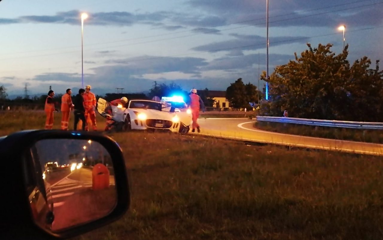 Esce di strada con la sua fuoriserie un ferito grave