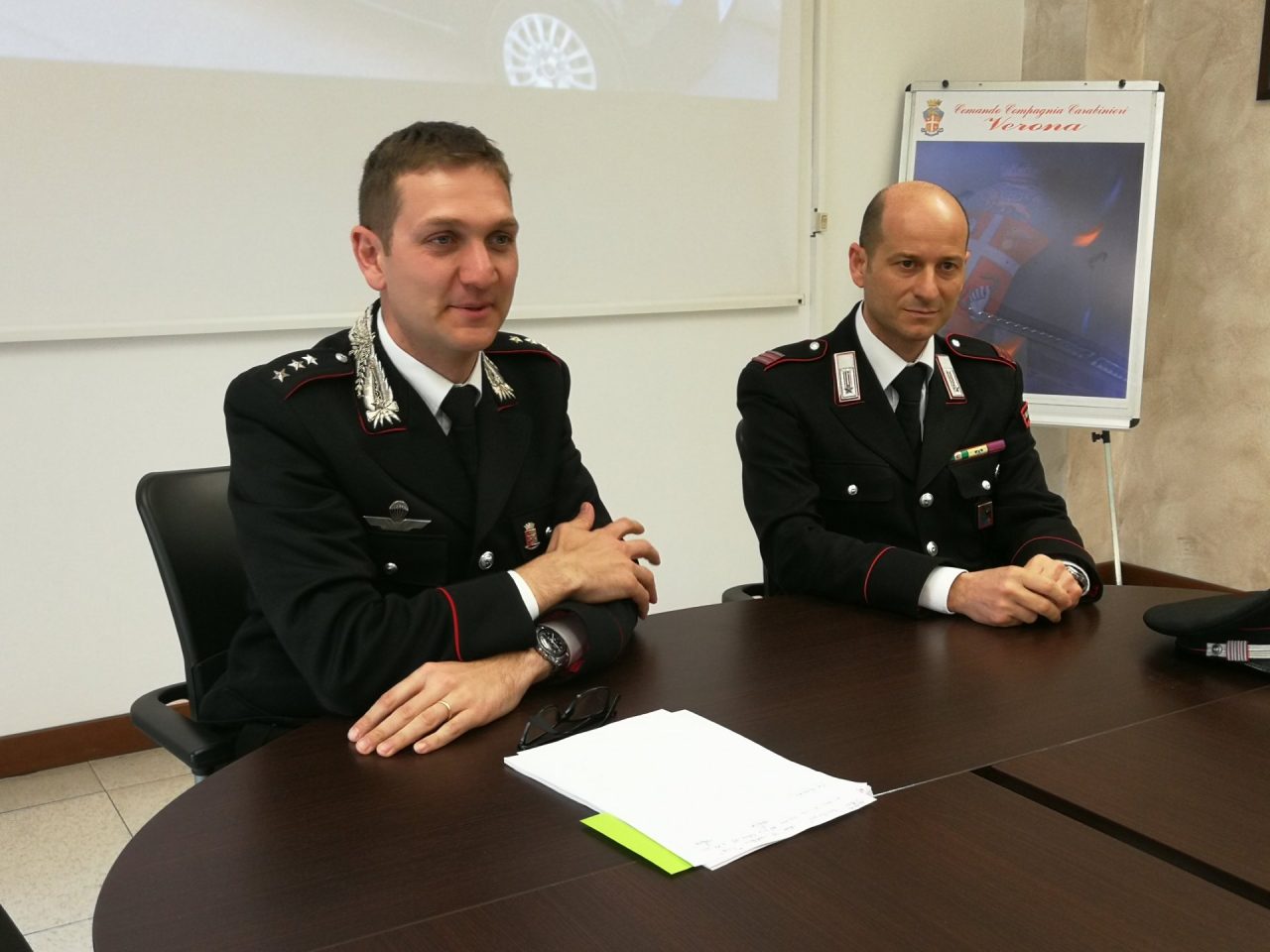 Furto in appartamento a San Giovanni Lupatoto: proprietario rientra e si prende le botte