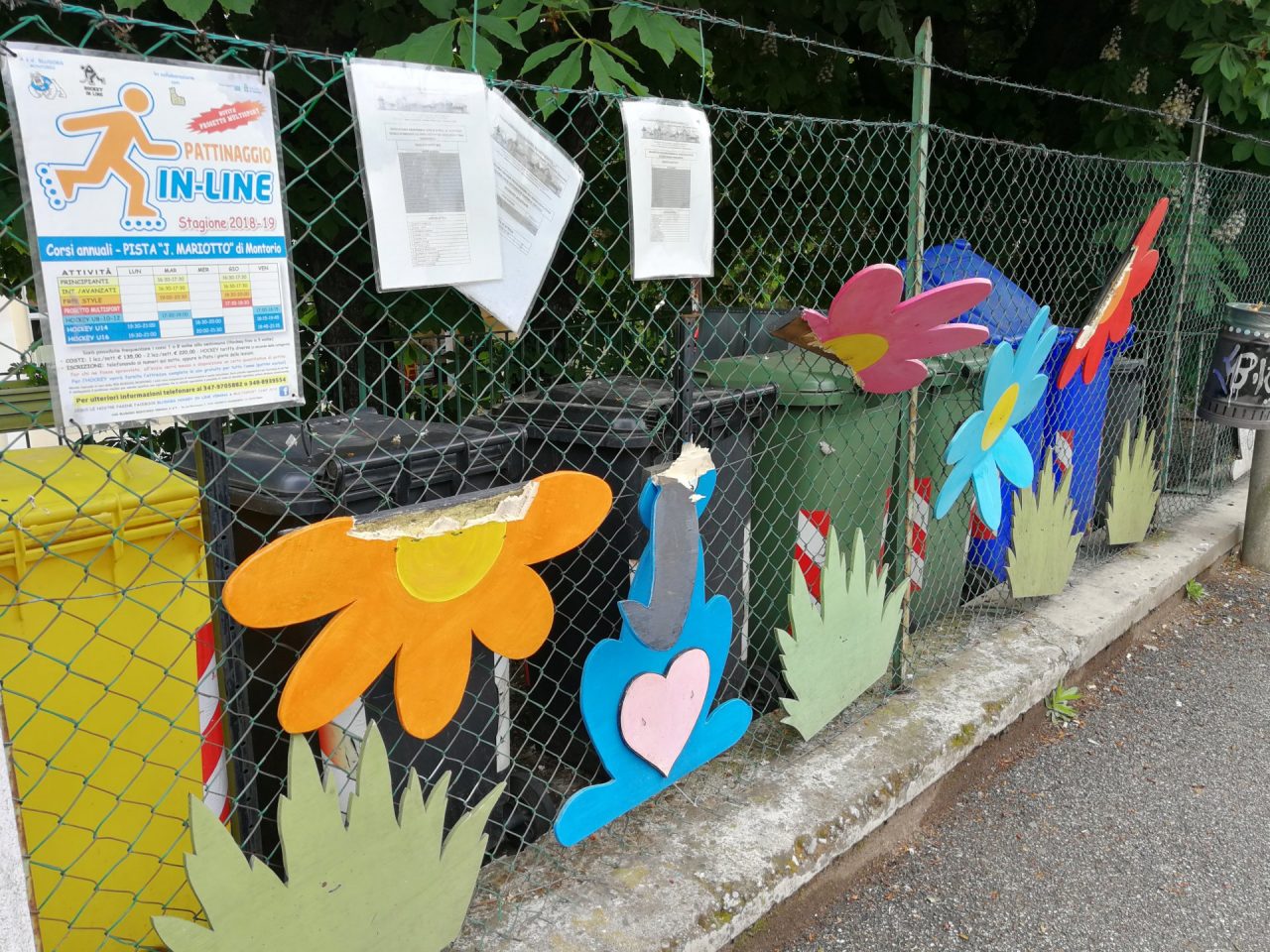 Vergogna a Montorio vandalizzate le decorazioni della scuola materna